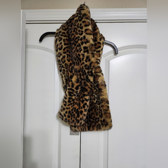 ZARA LIMITED EDITION LEOPARD FAUX FUR SCARF BRAND NEW WITH TAGS - Picture 4 of 7